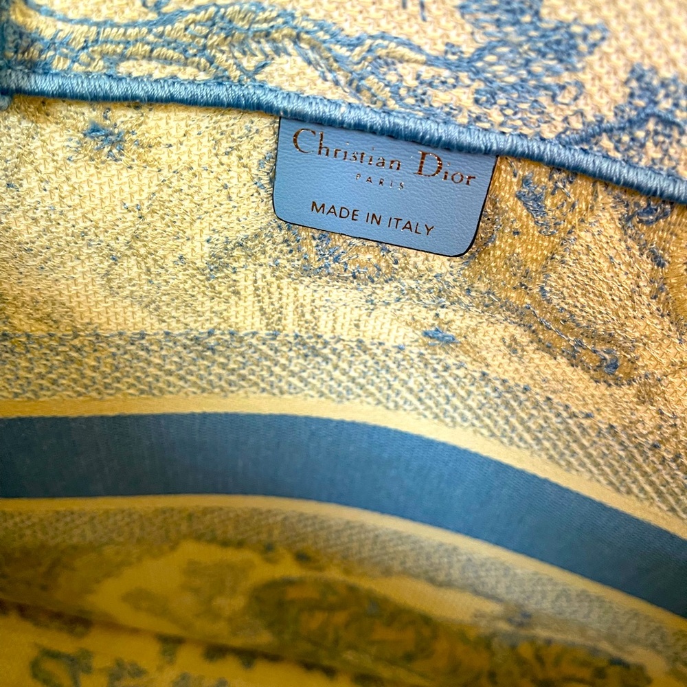 AUTHENTIC DIOR TOILE DE JOUY MEDIUM BOOK TOTE PALE BLUE - Picture 4 of 6